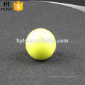 niedlicher Plastiktennisball-Lippenbalsambehälter